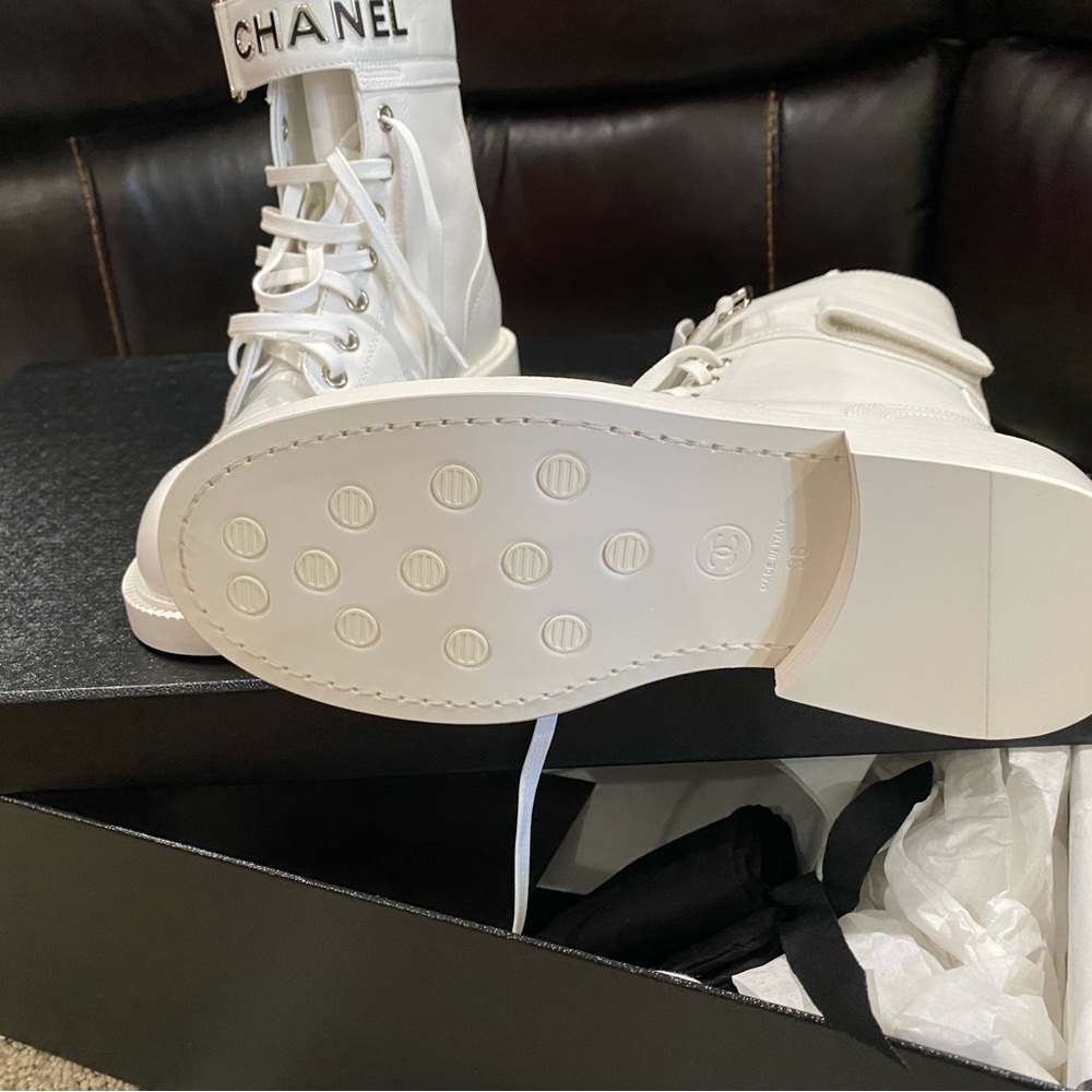 SOLD! Chanel booties white 2022 - Picture 3 of 6